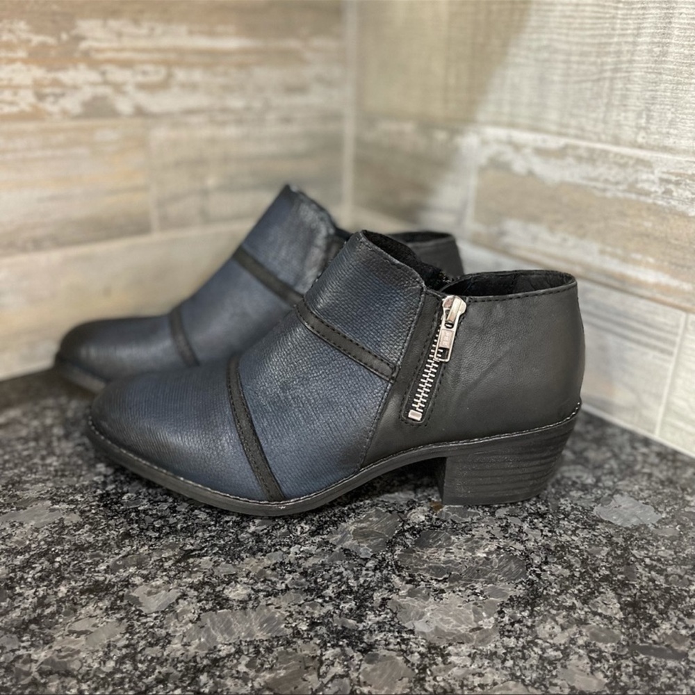 Charles David Black textured ankle boots